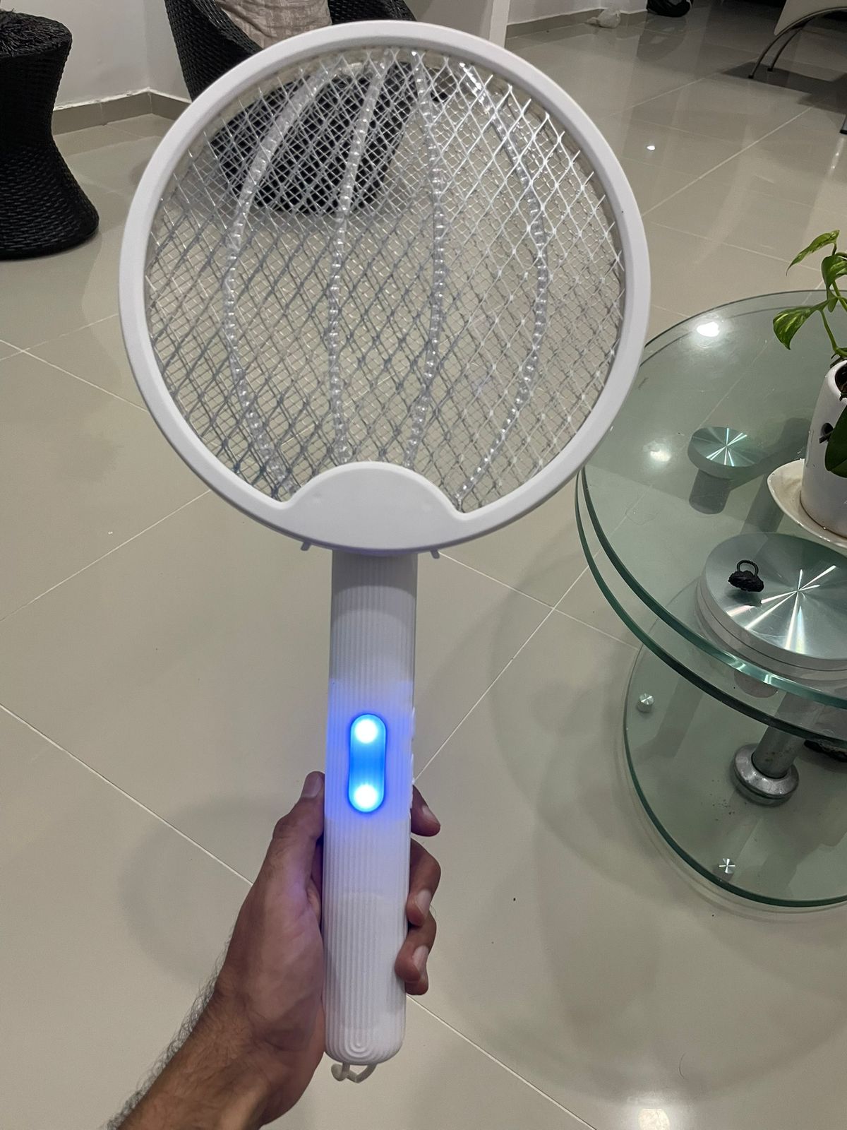 Adiós Mosquitos: Raqueta Pro-Zap 2 en 1 con Modo Trampa Automática